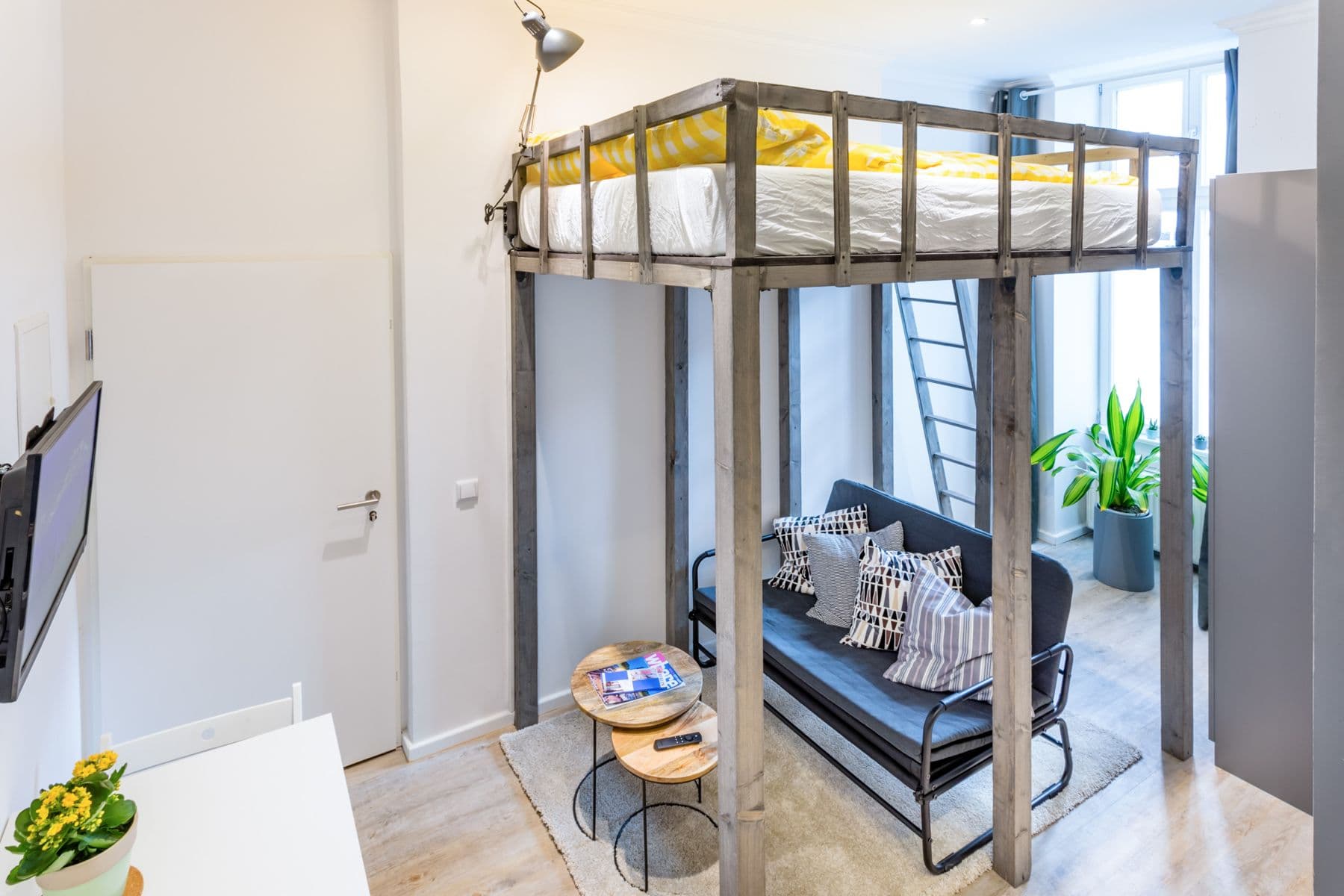 Modern Studio, Great Location